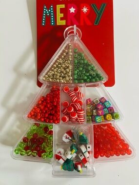 NEW!! Festive Enchante Merry Holiday Charm Bracelet Kit (NWT)